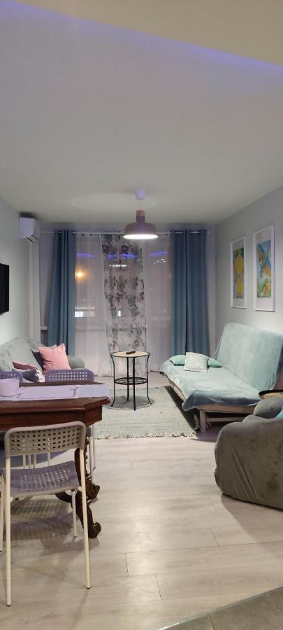 Apartment Center, The Places